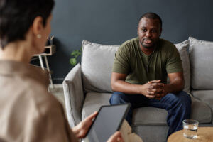 An American man is a veteran soldier undergoing mental health therapy for his PTSD treatment.
